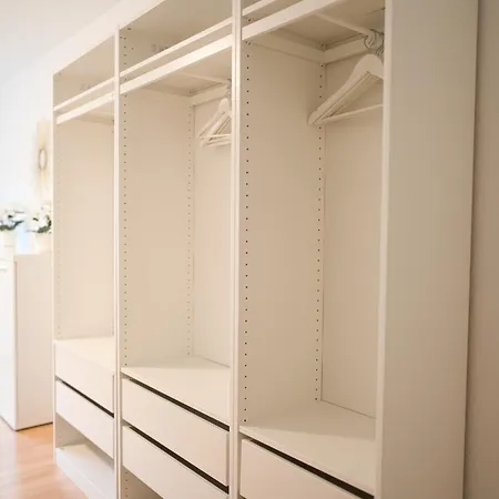 Appartement Moderne In Mit Balkon, Wehome Komfort *