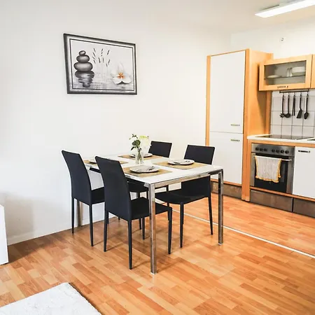 Moderne In Mit Balkon, Wehome Komfort 莱门