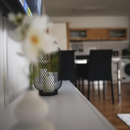 Appartement Moderne In Mit Balkon, Wehome Komfort *