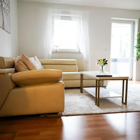 Appartement Moderne In Mit Balkon, Wehome Komfort *